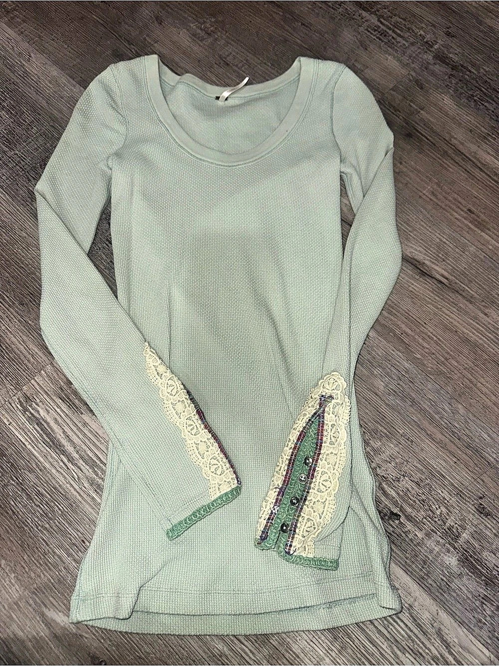 Free People We The Free Lapis Cuff Long Sleeve Top Sage Green Long Sleeve Tunic - Picture 2 of 4
